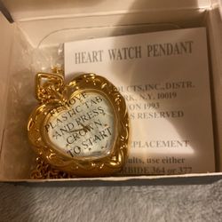 Brand New Necklace Great Gift Batteries Operated 
