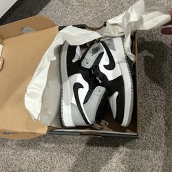 Jordan 1 Mid smoke grey 11c 