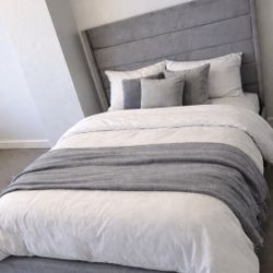 Modern Gray Upholstered Bed Frame – New in Box+mattress