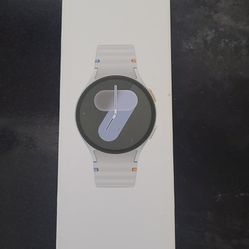 Galaxy.
Seven watch 44mm. LTE  plus 6 watch cases and Screen Protectors and 5 bands 190$ 