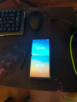 S22 ultra with semi broken screen(comes with pen