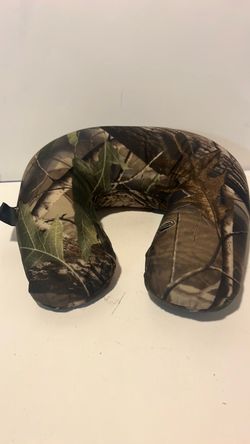 Travel neck pillow
