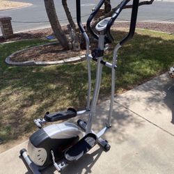 Sunny Health & Fitness SF-E905 Elliptical Machine Cross Trainer with 8 Level Resistance and Digital Monitor