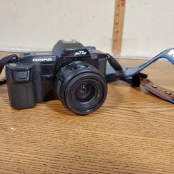 VINTAGE OLYMPUS OM77AF 35MM SLR CAMERA Works