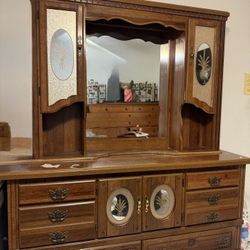 Dresser With Mirror 