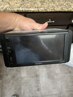 Sony Apple CarPlay. 6.2” Built In Bluetooth