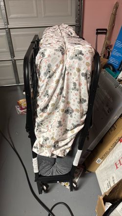 Foldable full size bed + mattresse