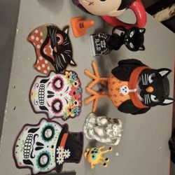 About 100 Items Of Halloween Stuff With free Things