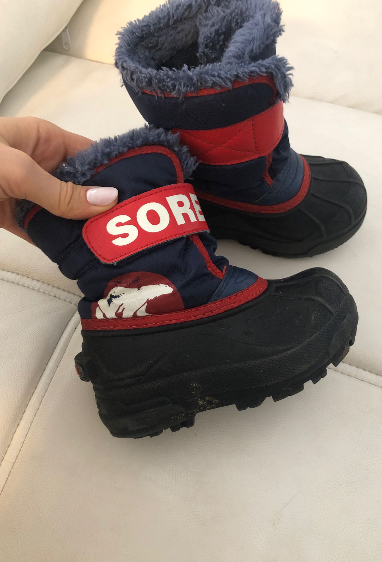 Kids sorrel snow boots size 8