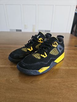 Jordan Air Jordan 4 Retro GS Black Yellow Unisex Kids Sneakers size 3Y