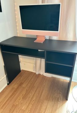 Computer desk
