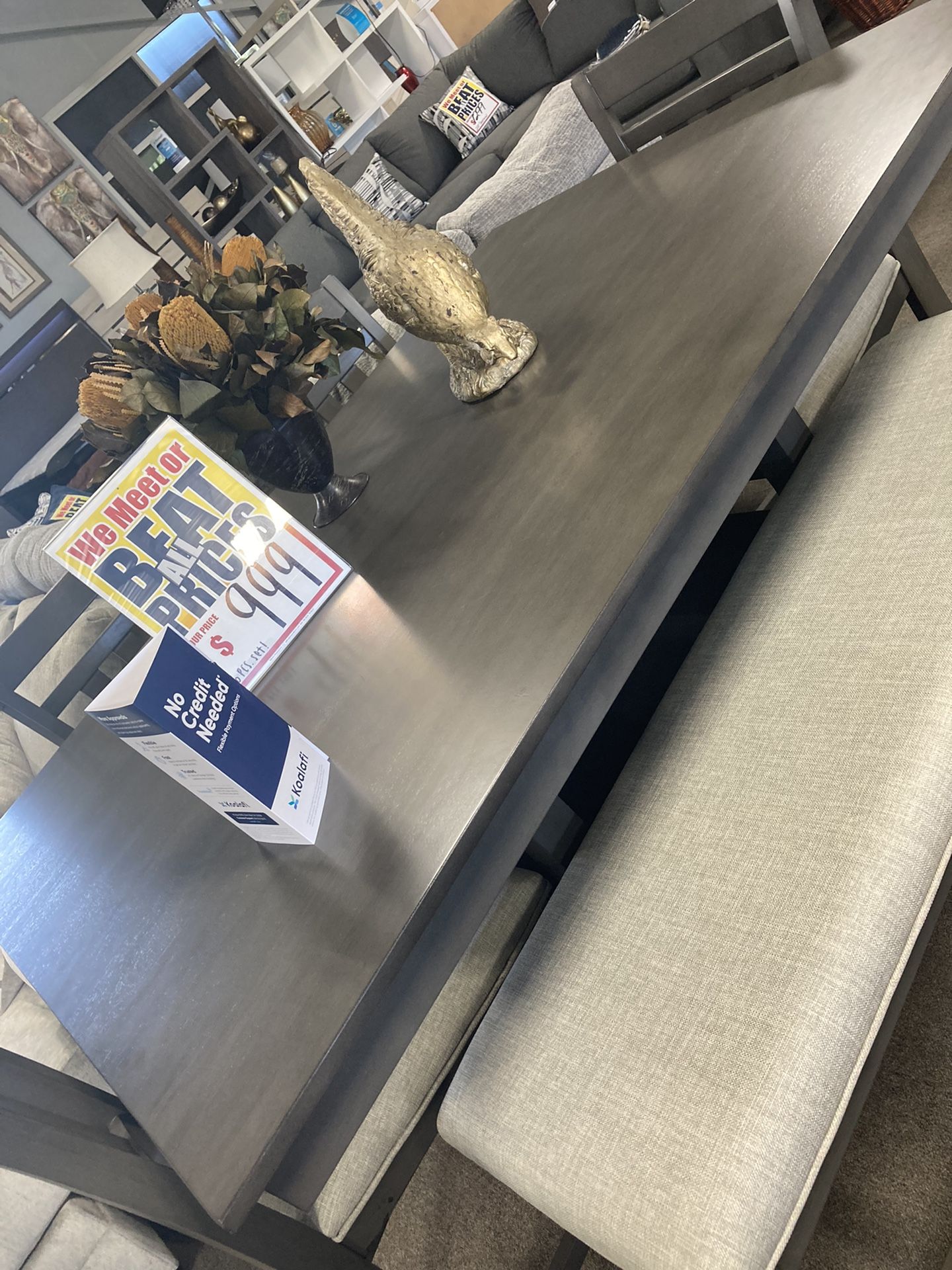 Beautiful Dining Table Easy Financing Options Free Delivery 📦