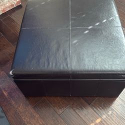 leather footrest/coffee table with storage
