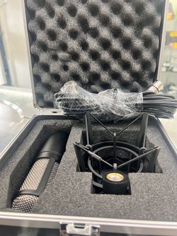 Akg microphone p220
