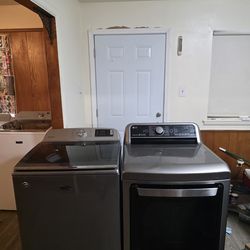 MAYTAG STAINLESS STEEL WASHER AND SAMSUNG DRYER BOTH ELECTRIC XL CAPACITY 5.3 CU DELIVERY AVAILABLE FOR EXTRA FEE WE DO REPAIRS