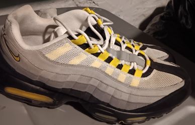 Size 13 Men's Tennis Shoes Clean