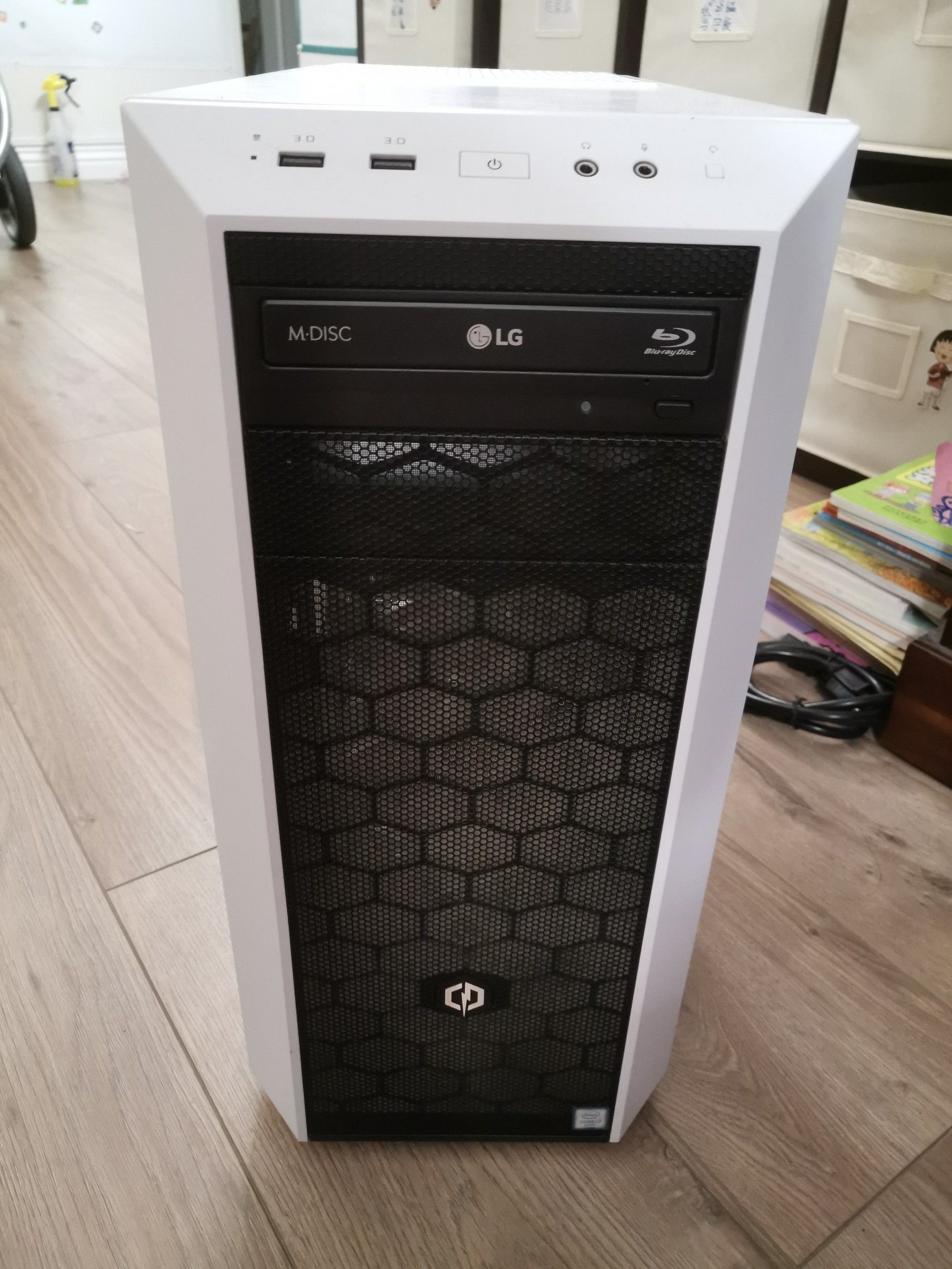 Excellent condition desktop. $220 (Original price: 1100)