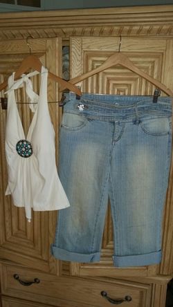 Cache capris and halter top