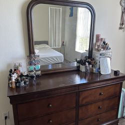 Dresser With Mirror