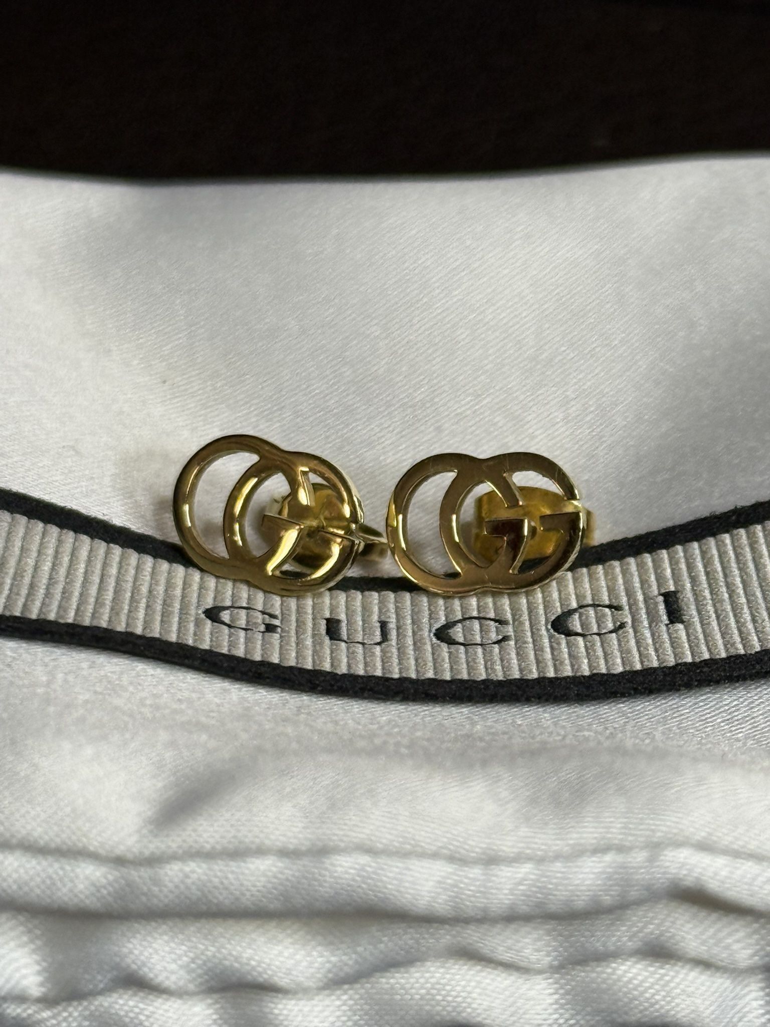 Gucci G Stud Earrings 18k