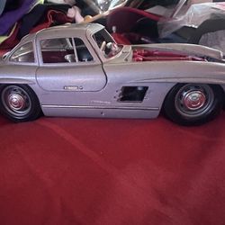 1/18 Model Scale Mercedes’ 300SL 1955 Collector
