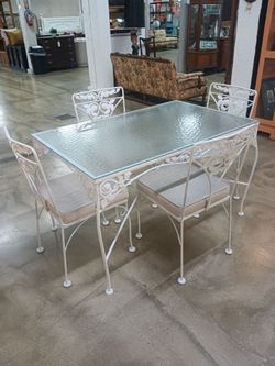 Vintage iron outdoor patio dinning.1950 woodard chantilly rose