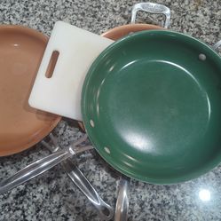 3 Skillets 1 cutting board