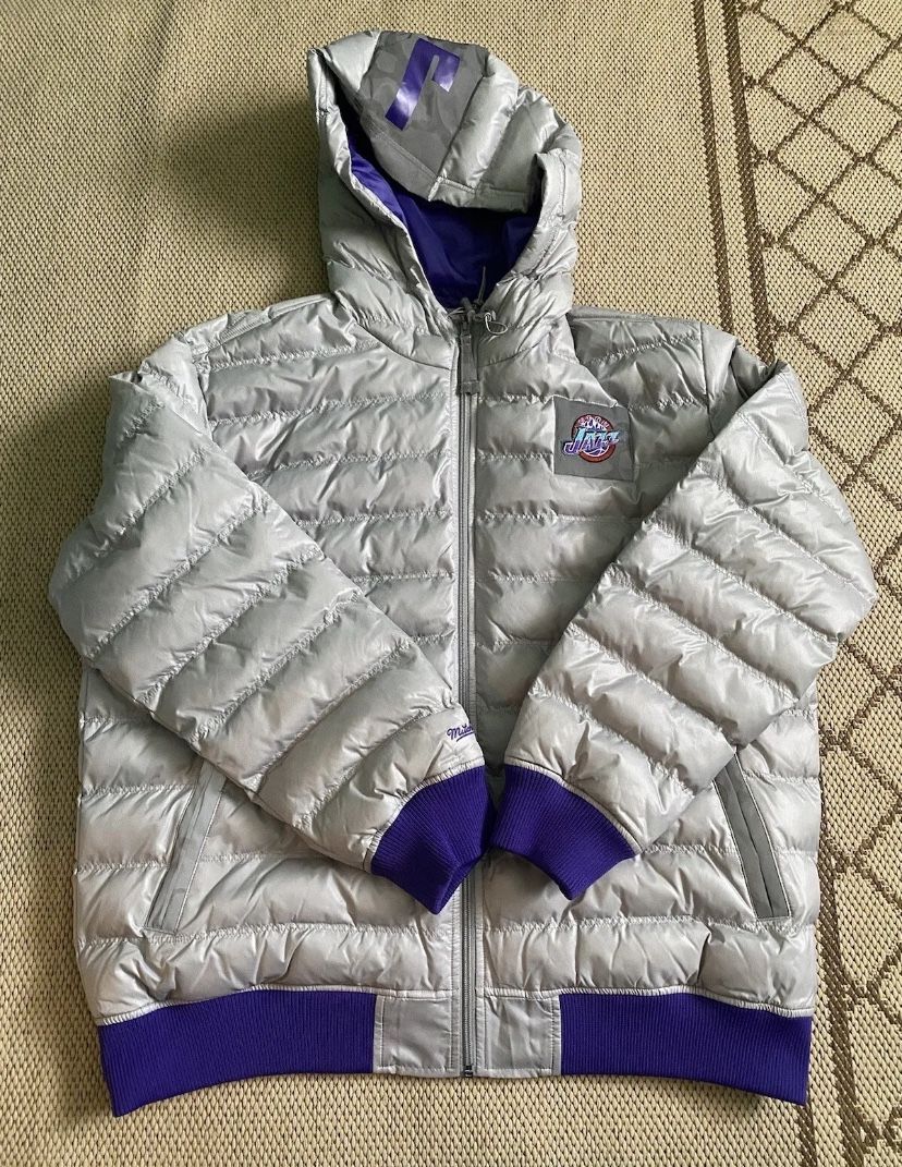 Mitchell & Ness Utah Jazz NBA Puffer Jacket Hooded Purple Gray Hardwood Classics