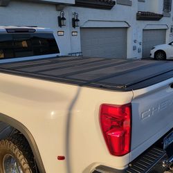 Truck Bed Cover / Bakflip