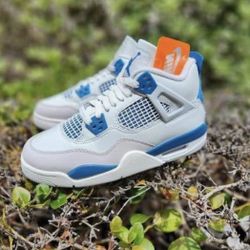 Air Jordan 4 Military Blue