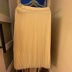 XS Soft Pleated Long Skirt