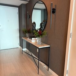 Entry Consolé Metal + Mármol And Round Black-framed Mirror And Black Wall Sconces W/ Crystal (parí)