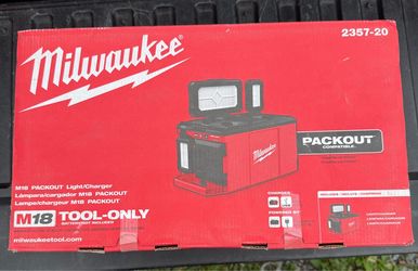 Milwaukee M18 PACKOUT Light/Charger 2357-20