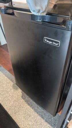 Magic Chef Mini Fridge 2.6cu Black