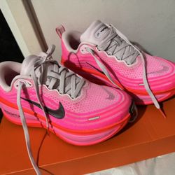 New! NIKE VOMERO PLUS 