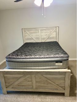 Queen Bed Suite