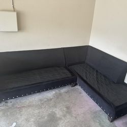 Couch - Black 