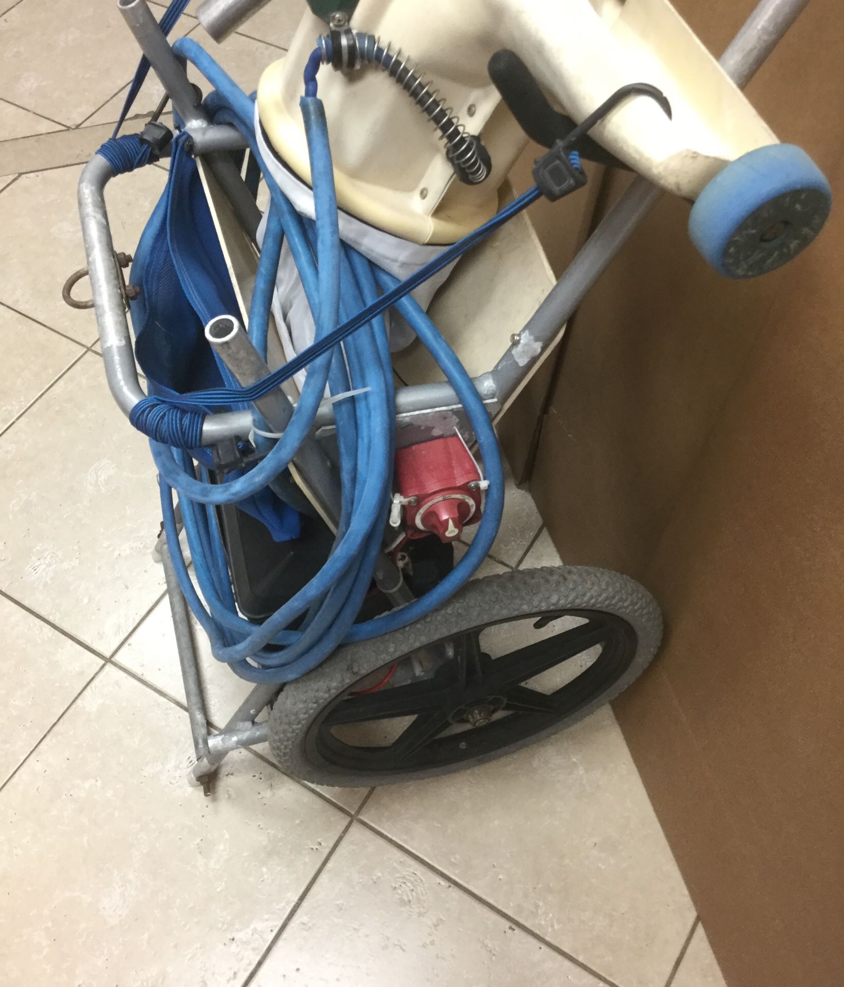 HAMMERHEAD POOL VACUUM 30” With On Board Charger and Battery for Sale in Coral Springs, FL OfferUp