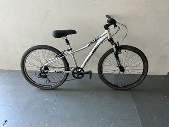 BICYCLE CANNONDALE 6 SPEED SIZE 24 BRAND NEW