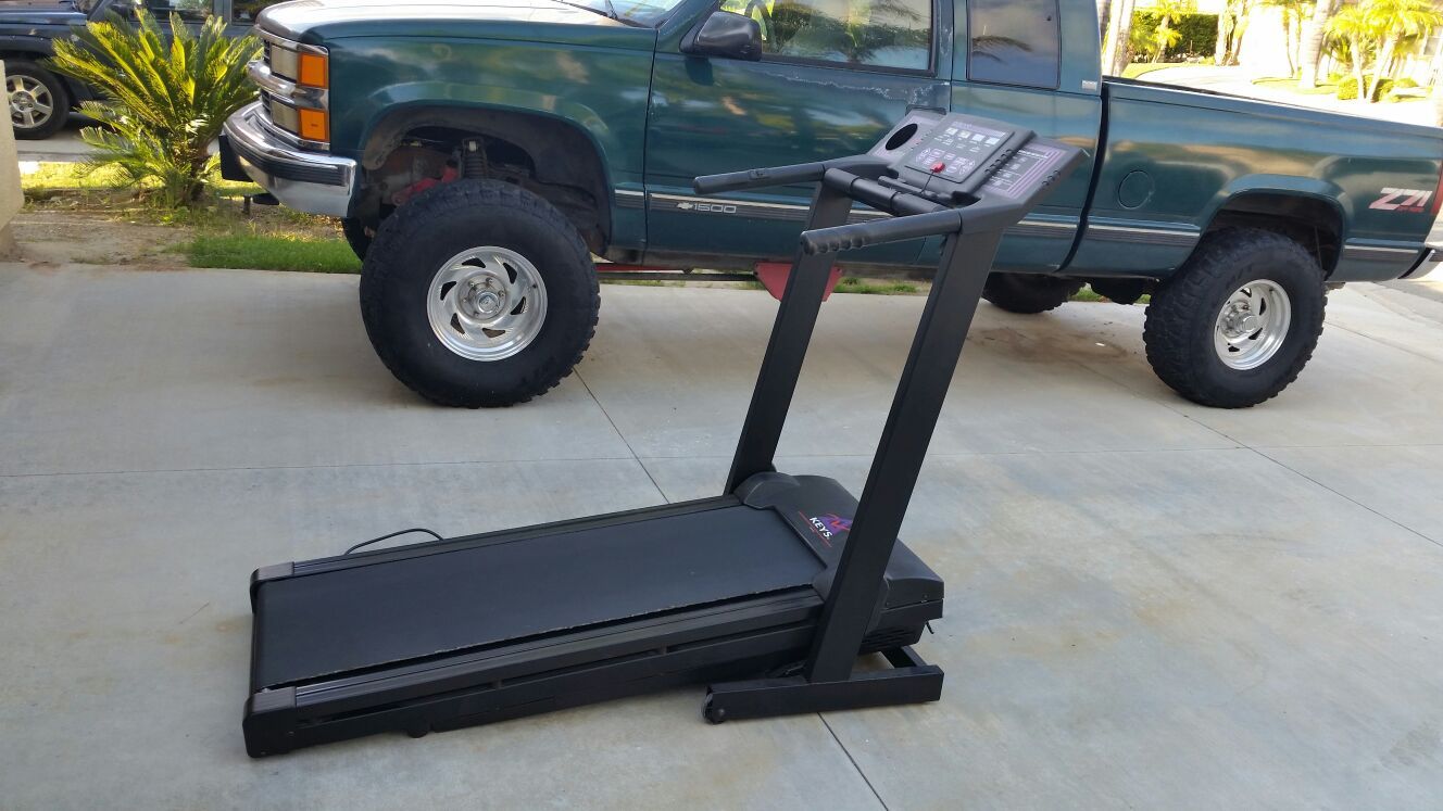 Keys 980s treadmill for Sale in Lake Elsinore CA OfferUp