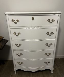 Dresser Bassett