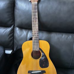 Yamaha FG-Junior Guitar 