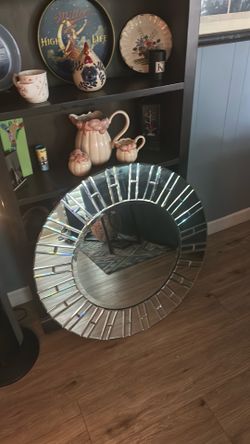 Round mirror