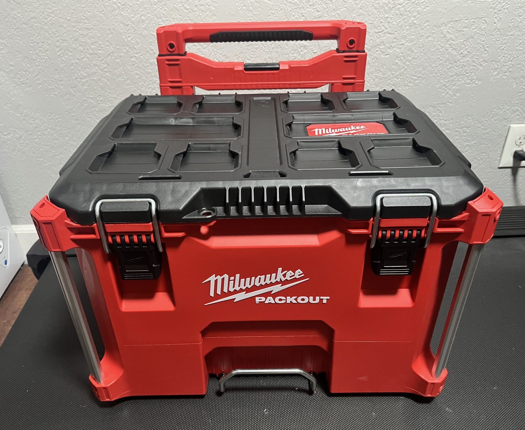 Milwaukee PACKOUT 22in. Rolling Modular Tool Box
