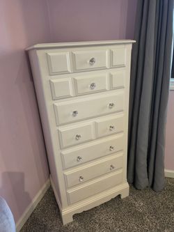 White chest dresser