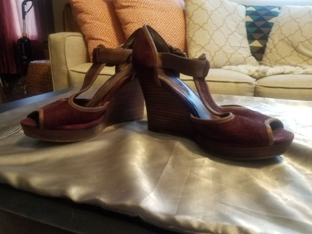 Aldos wedge with suede