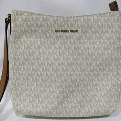 Michael Kors Messenger Bag Like New