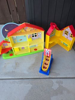 Peppa pig houses and boat