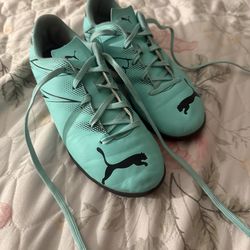 Used size 4 puma shoes