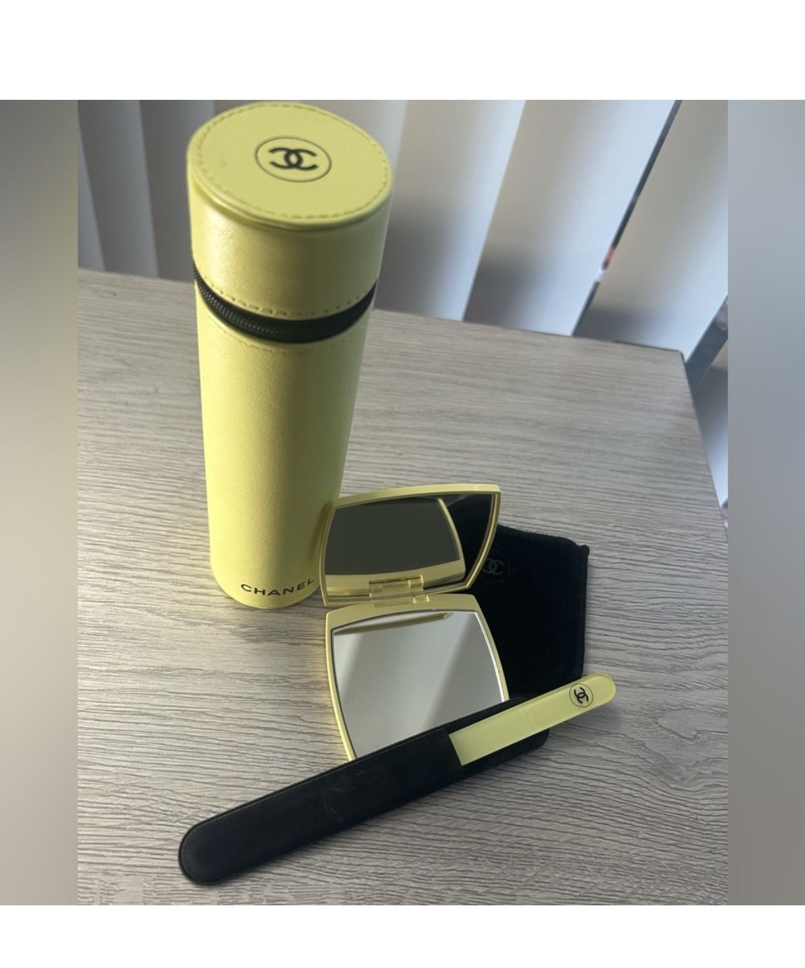 Authentic CHANEL Les Pinceaux De Chanel Brush Travel Set /mirror / nail file